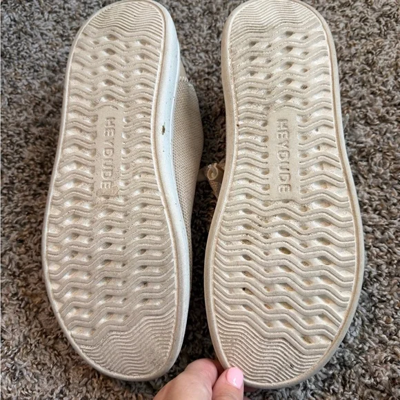 ⚡️HEY DUDE Women’s Cream Shoes - Picture 4 of 5